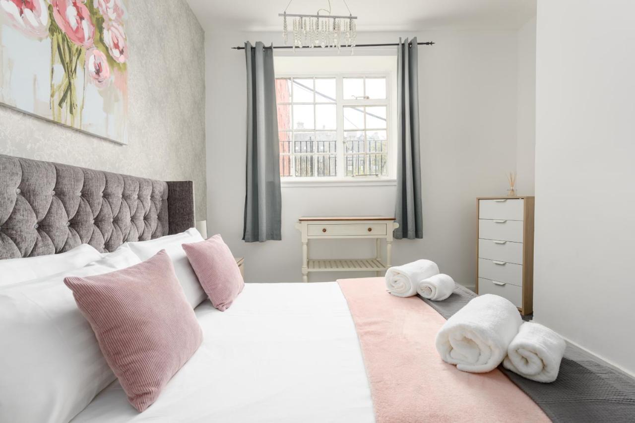 2 Bedroom Royal Mile Apartment EDI Eksteriør billede