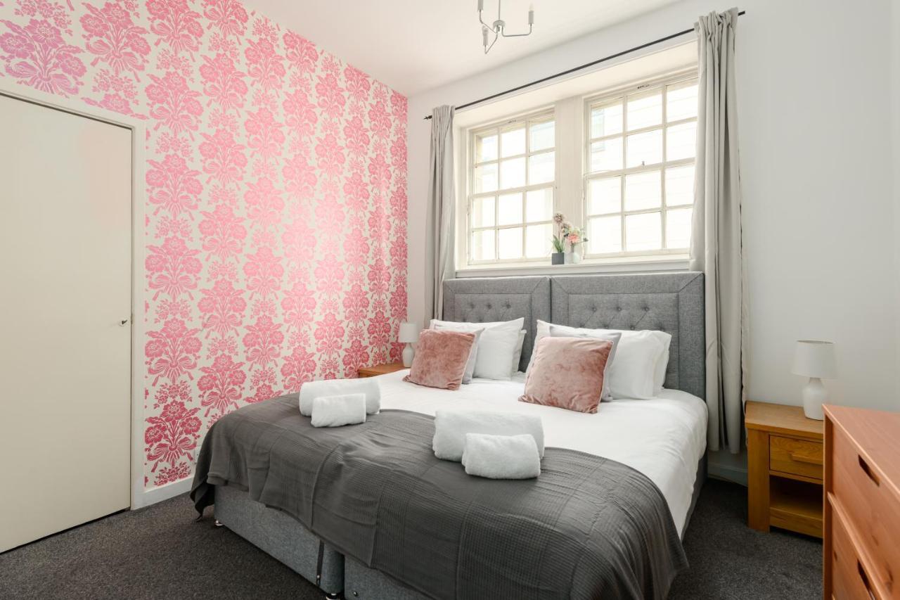 2 Bedroom Royal Mile Apartment EDI Eksteriør billede