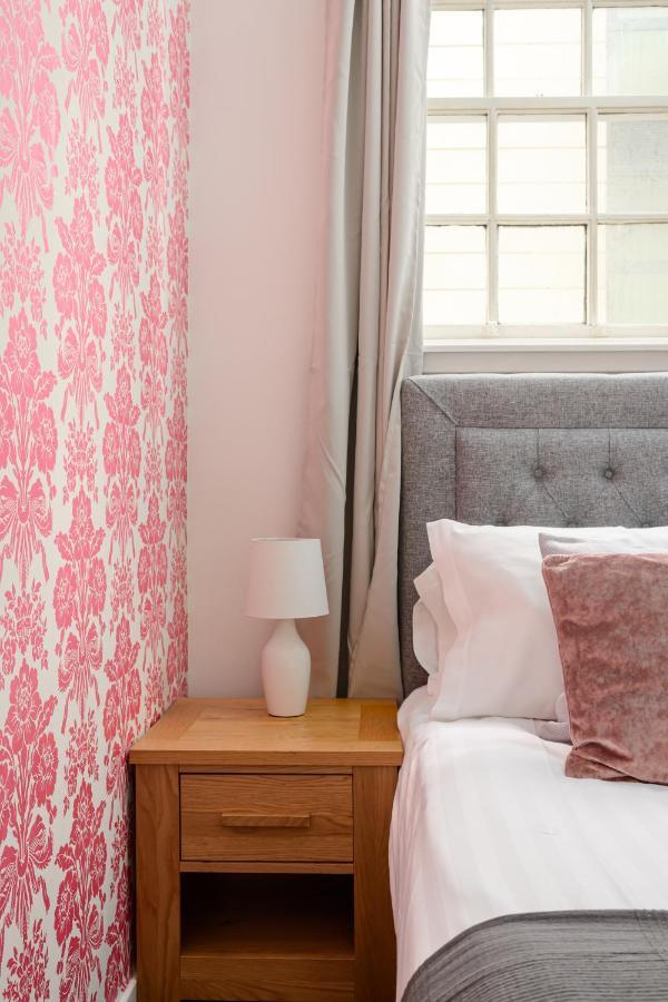 2 Bedroom Royal Mile Apartment EDI Eksteriør billede